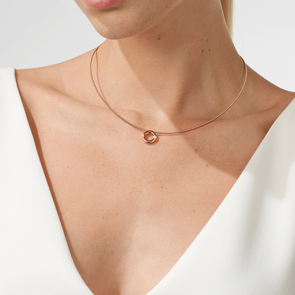 niessing-anhanger-spannring-n353924-classicred-tragebild